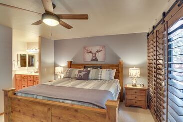 Cozy Show Low Cabin W/ Backyard ~ 3 Mi To Lake!
