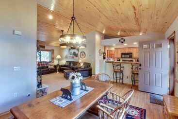 Cozy Show Low Cabin W/ Backyard ~ 3 Mi To Lake!