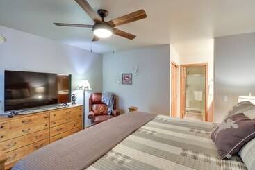 Cozy Show Low Cabin W/ Backyard ~ 3 Mi To Lake!