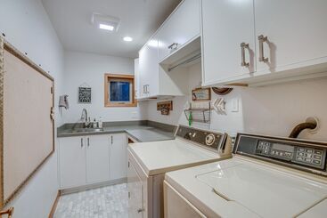 Family Friendly Stateline Home: Close To Trails!