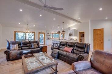 Family Friendly Stateline Home: Close To Trails!