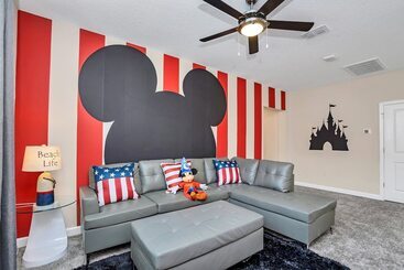 Fantasia @ Storey Lake By Shine Villas #408