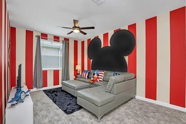 Fantasia @ Storey Lake By Shine Villas #408