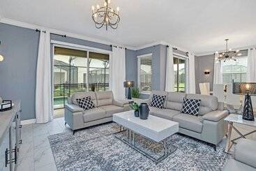 Fantasia @ Storey Lake By Shine Villas #408