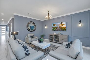 Fantasia @ Storey Lake By Shine Villas #408