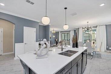 Fantasia @ Storey Lake By Shine Villas #408