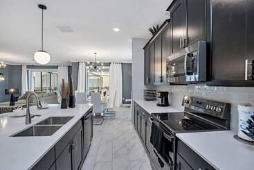 Fantasia @ Storey Lake By Shine Villas #408