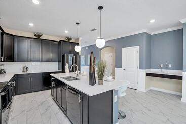 Fantasia @ Storey Lake By Shine Villas #408