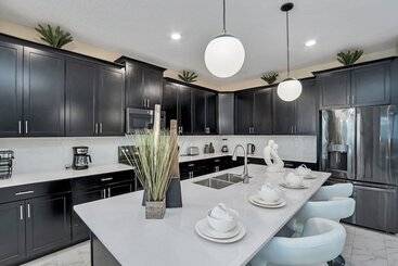 Fantasia @ Storey Lake By Shine Villas #408