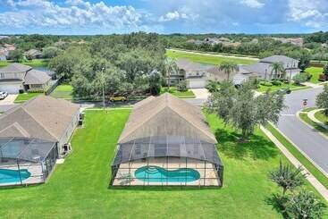 Gilded Parasol By Shine Villas Remington Golf 420