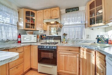 Ellis River Cottage ~ 3 Mi To Attitash Mountain!