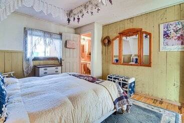 Ellis River Cottage ~ 3 Mi To Attitash Mountain!