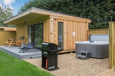 هتل City To Country Retreat Luxury Lodge With Hot Tub