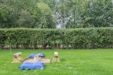 هتل City To Country Retreat Luxury Lodge With Hot Tub