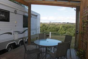 هتل Longford Riverside Caravan Park
