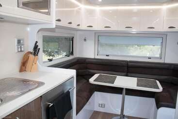 هتل Longford Riverside Caravan Park
