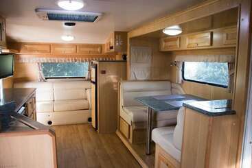 هتل Longford Riverside Caravan Park