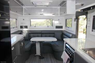 هتل Longford Riverside Caravan Park