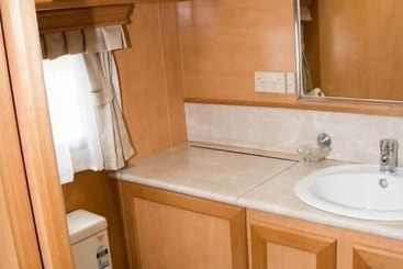 هتل Longford Riverside Caravan Park