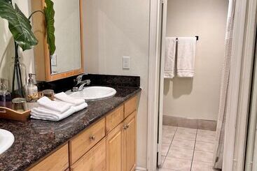 בית מלון כפרי Palm Desert Suites