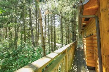 Pine Cove Treehouses & Cabins