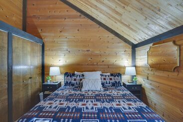 Inviting Sunriver Cabin W/ Resort Amenities!