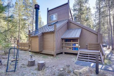 Inviting Sunriver Cabin W/ Resort Amenities!