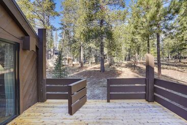 Inviting Sunriver Cabin W/ Resort Amenities!