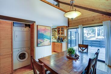 Inviting Sunriver Cabin W/ Resort Amenities!