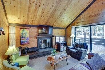 Inviting Sunriver Cabin W/ Resort Amenities!