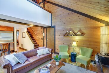 Inviting Sunriver Cabin W/ Resort Amenities!