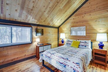 Inviting Sunriver Cabin W/ Resort Amenities!