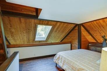Inviting Sunriver Cabin W/ Resort Amenities!