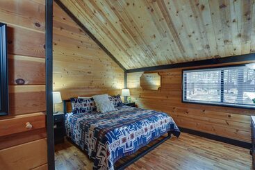 Inviting Sunriver Cabin W/ Resort Amenities!