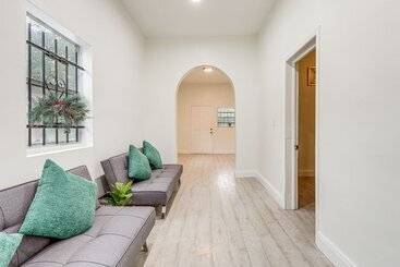 Jacksonville Home, Half Mi To Everbank Stadium!
