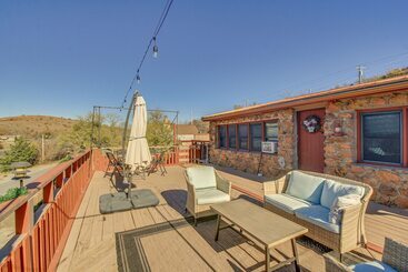 Сельский дом Medicine Park Getaway: Kayaks, Deck & Mtn Views!
