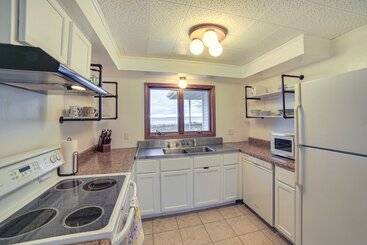 Menominee Waterfront Home W/ Private Beach Access!