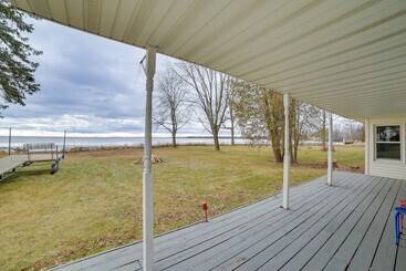 Menominee Waterfront Home W/ Private Beach Access!
