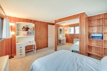 Menominee Waterfront Home W/ Private Beach Access!