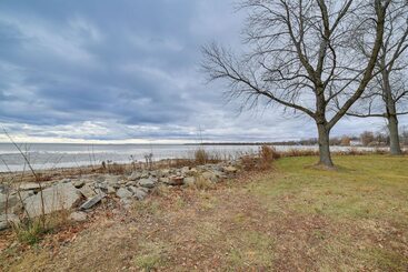 Menominee Waterfront Home W/ Private Beach Access!