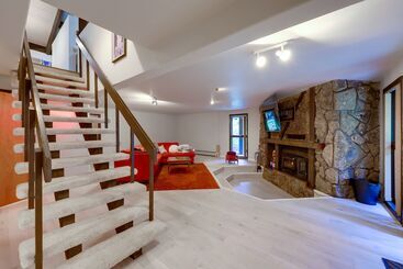 Mid Century Cabin: Creekside, Easy Access To I 70