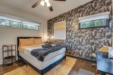 Modern Atlanta Retreat: Private Hot Tub & Yard!