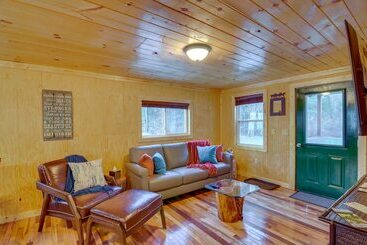 بيت ريفى Peaceful Beattyville Cabin Near Red River Gorge!