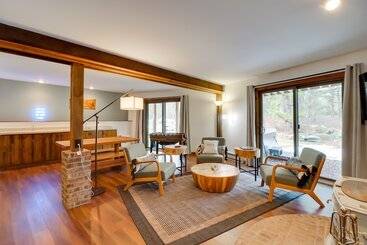 Pennsylvania Escape W/ Hot Tub, Deck, & Fire Pit!