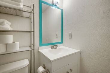 Pet Friendly Home Near Downtown Albuquerque!