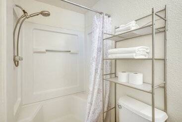 Pet Friendly Home Near Downtown Albuquerque!