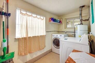 Pet Friendly Home Near Downtown Albuquerque!
