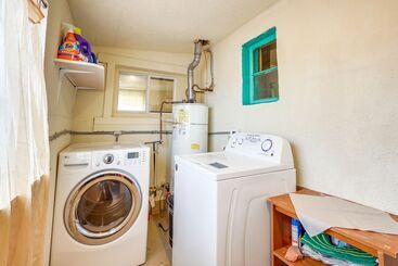 Pet Friendly Home Near Downtown Albuquerque!