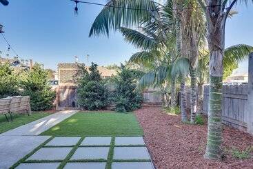 Pet Friendly Oceanside Gem W/ Patio, Walk To Beach