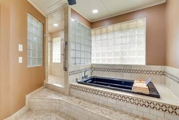 San Antonio Home: Private Pool & Covered Patio